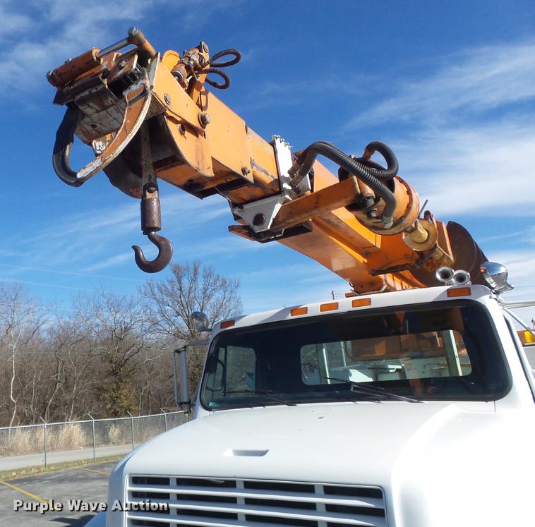 image for item DB6266 1991 International 4900 digger derrick truck