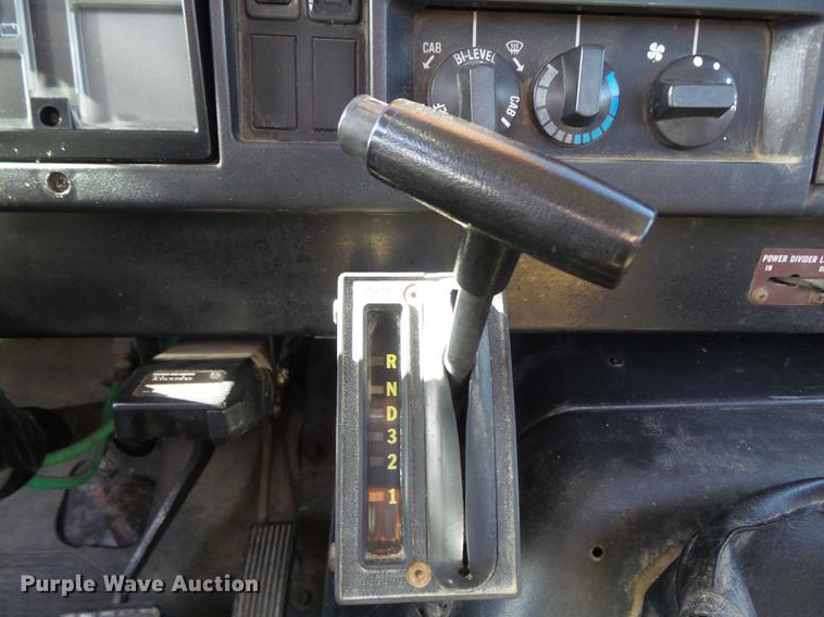 image for item DB6266 1991 International 4900 digger derrick truck