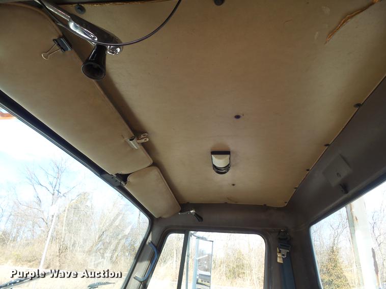 image for item DB6266 1991 International 4900 digger derrick truck