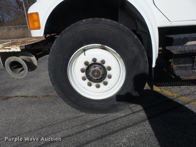 image for item DB6266 1991 International 4900 digger derrick truck