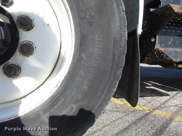 image for item DB6266 1991 International 4900 digger derrick truck