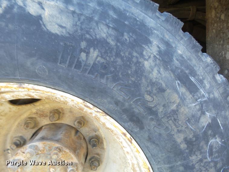 image for item DB6266 1991 International 4900 digger derrick truck