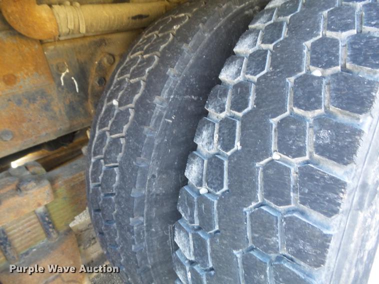 image for item DB6266 1991 International 4900 digger derrick truck