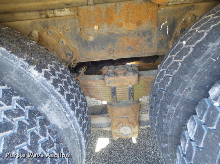 image for item DB6266 1991 International 4900 digger derrick truck