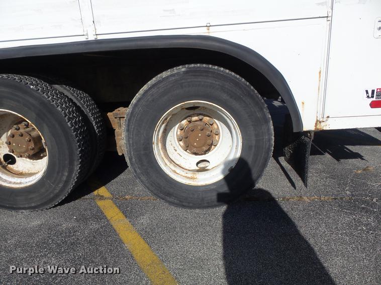 image for item DB6266 1991 International 4900 digger derrick truck