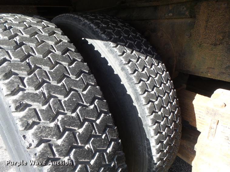 image for item DB6266 1991 International 4900 digger derrick truck