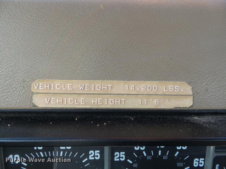 image for item DB6266 1991 International 4900 digger derrick truck