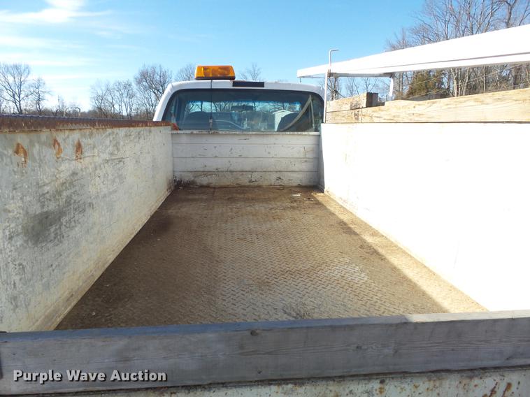 image for item DB6267 2000 Ford F350 Super Duty XL utility bed pickup truck