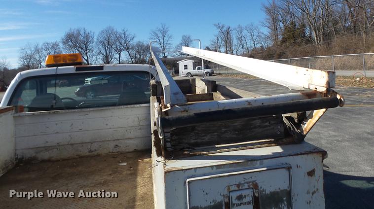 image for item DB6267 2000 Ford F350 Super Duty XL utility bed pickup truck