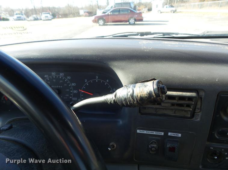 image for item DB6267 2000 Ford F350 Super Duty XL utility bed pickup truck