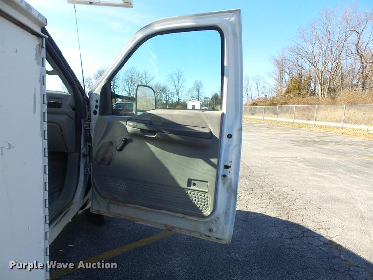 image for item DB6267 2000 Ford F350 Super Duty XL utility bed pickup truck