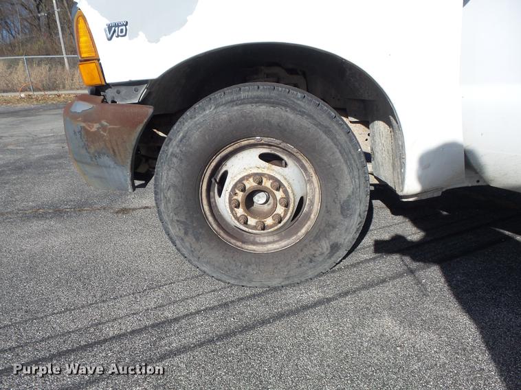 image for item DB6267 2000 Ford F350 Super Duty XL utility bed pickup truck