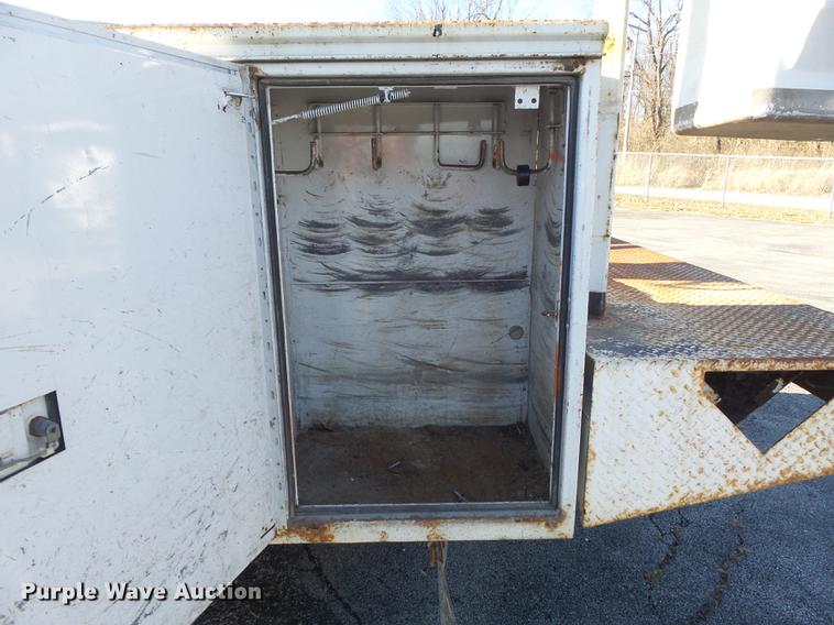 image for item DB6268 2000 Ford F350 Super Duty XL bucket truck