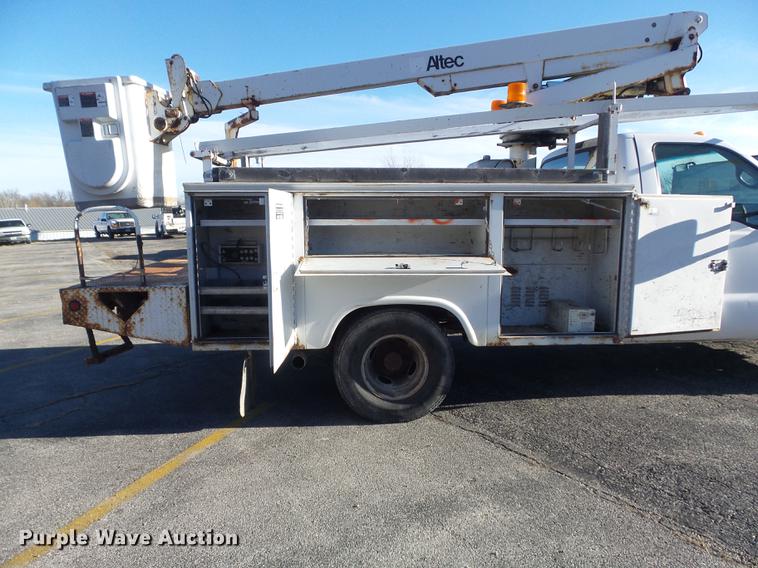image for item DB6268 2000 Ford F350 Super Duty XL bucket truck