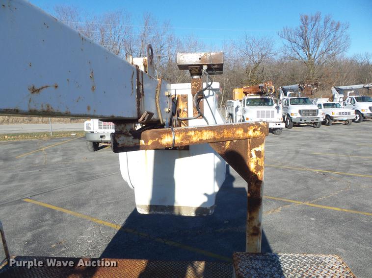 image for item DB6268 2000 Ford F350 Super Duty XL bucket truck