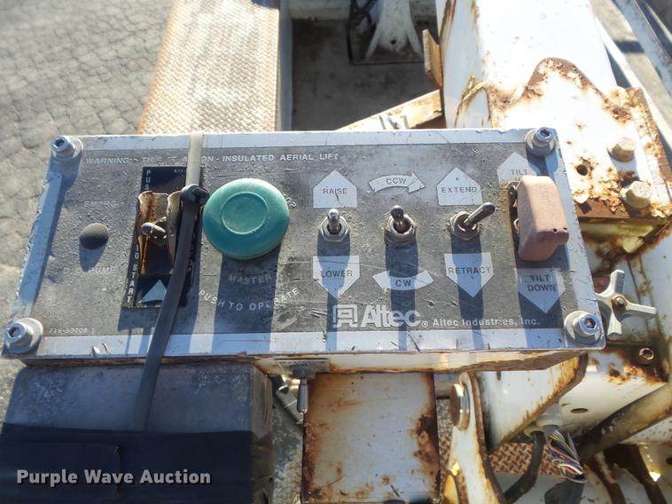 image for item DB6268 2000 Ford F350 Super Duty XL bucket truck