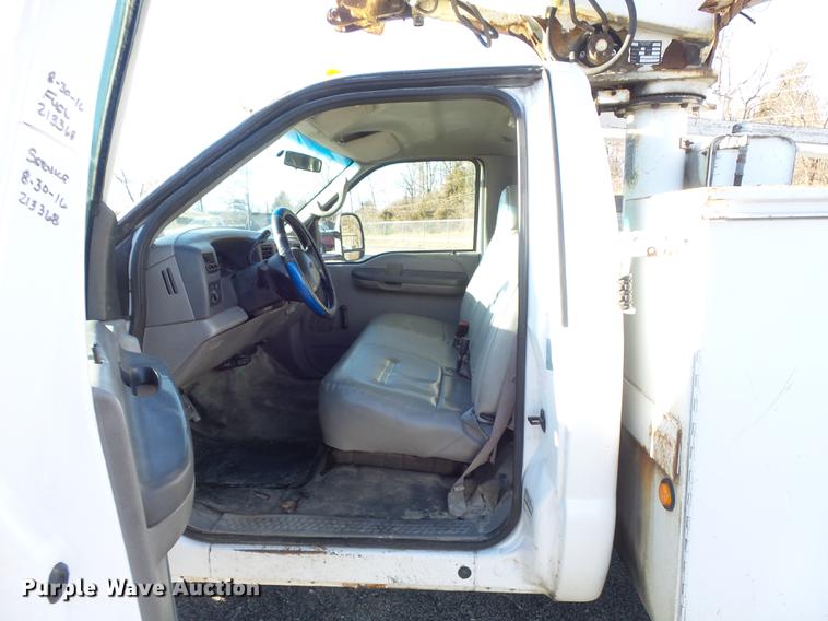 image for item DB6268 2000 Ford F350 Super Duty XL bucket truck