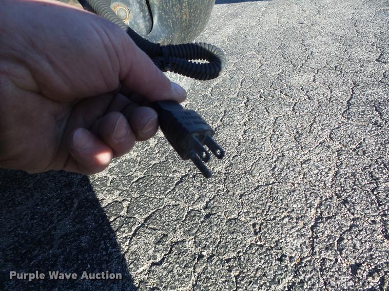 image for item DB6268 2000 Ford F350 Super Duty XL bucket truck