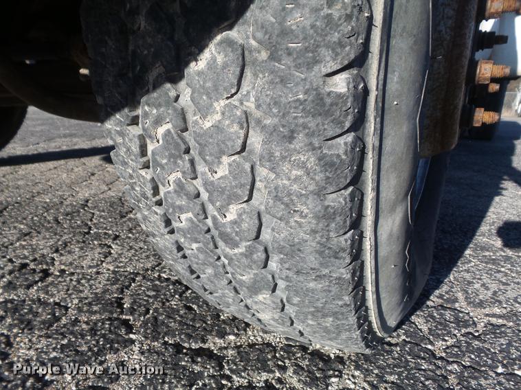 image for item DB6268 2000 Ford F350 Super Duty XL bucket truck