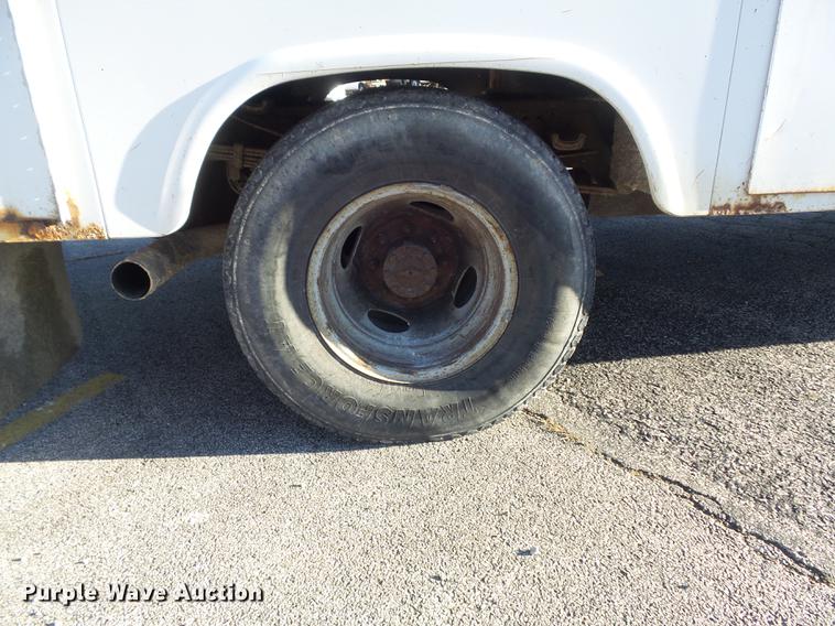 image for item DB6268 2000 Ford F350 Super Duty XL bucket truck