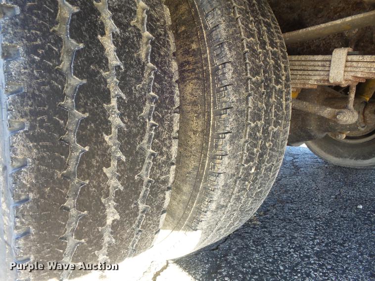 image for item DB6268 2000 Ford F350 Super Duty XL bucket truck