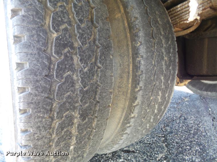 image for item DB6268 2000 Ford F350 Super Duty XL bucket truck