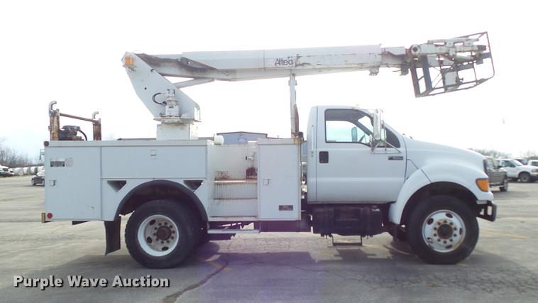 image for item DB6269 2000 Ford F650 Super Duty XL bucket truck