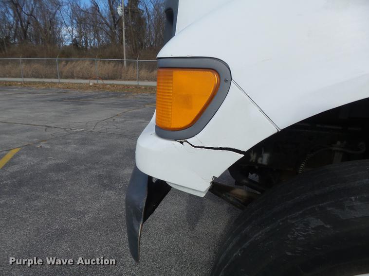 image for item DB6269 2000 Ford F650 Super Duty XL bucket truck