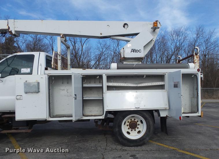 image for item DB6269 2000 Ford F650 Super Duty XL bucket truck