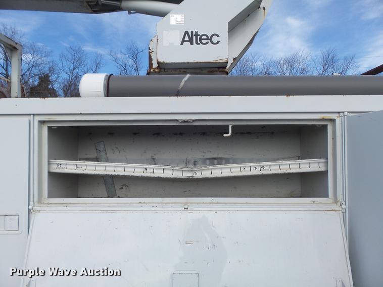 image for item DB6269 2000 Ford F650 Super Duty XL bucket truck