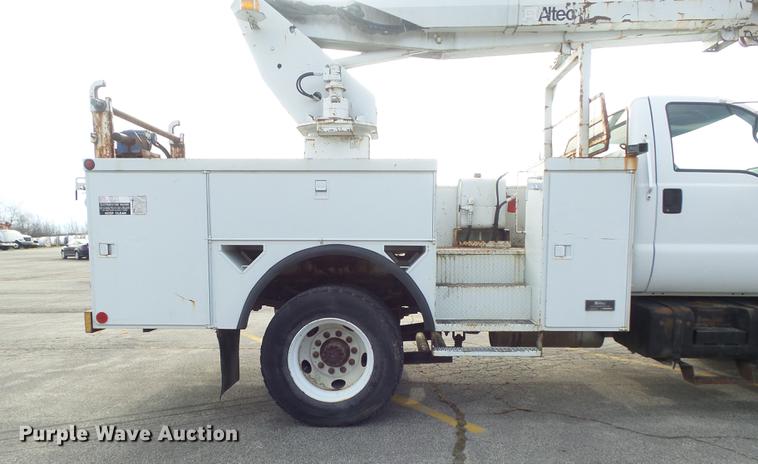 image for item DB6269 2000 Ford F650 Super Duty XL bucket truck