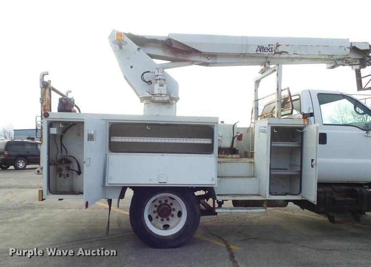 image for item DB6269 2000 Ford F650 Super Duty XL bucket truck