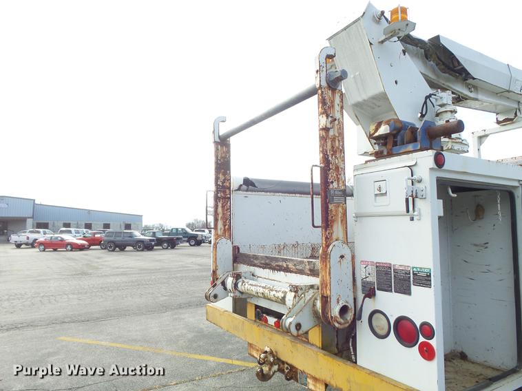 image for item DB6269 2000 Ford F650 Super Duty XL bucket truck