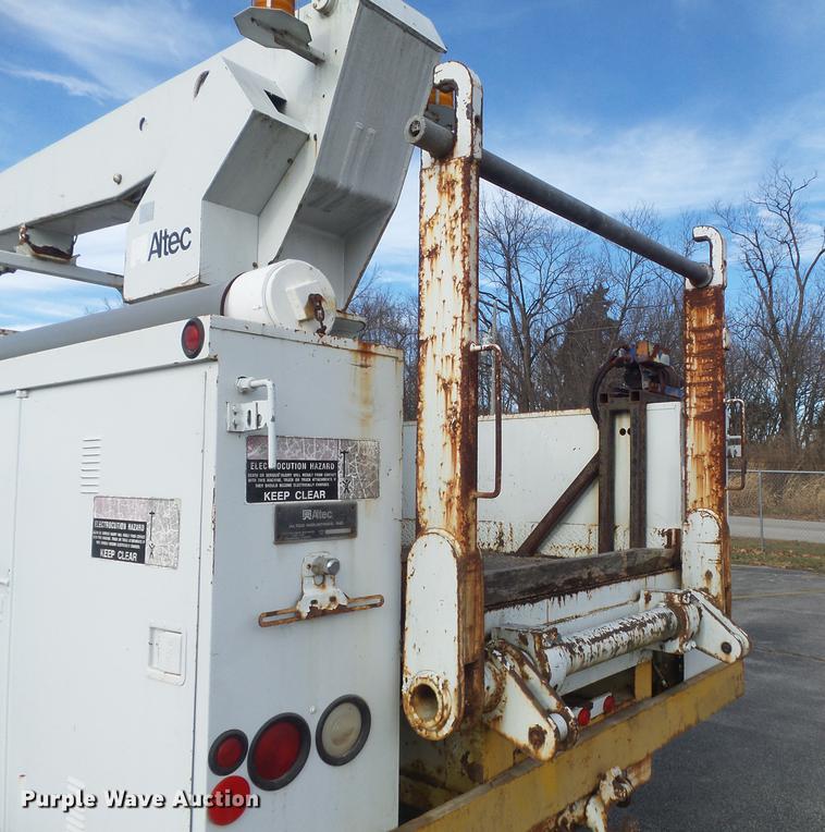 image for item DB6269 2000 Ford F650 Super Duty XL bucket truck
