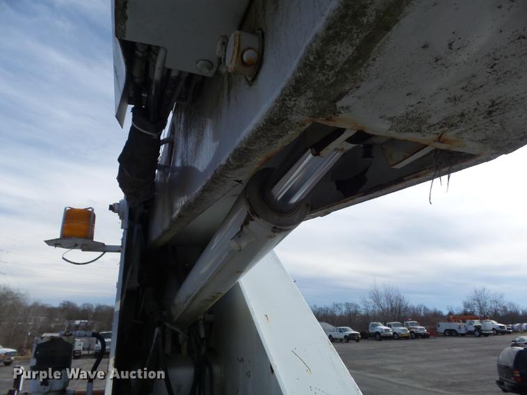 image for item DB6269 2000 Ford F650 Super Duty XL bucket truck