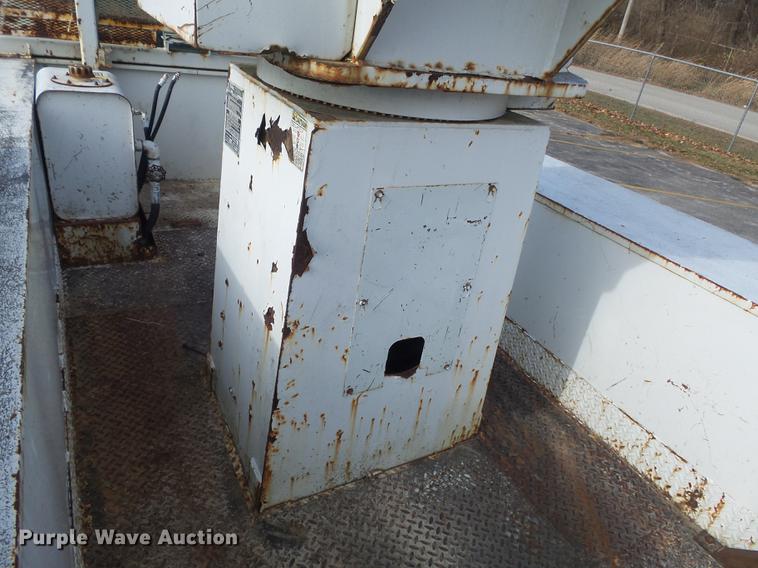 image for item DB6269 2000 Ford F650 Super Duty XL bucket truck