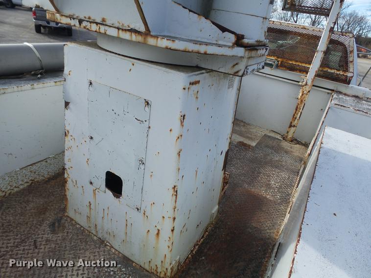 image for item DB6269 2000 Ford F650 Super Duty XL bucket truck