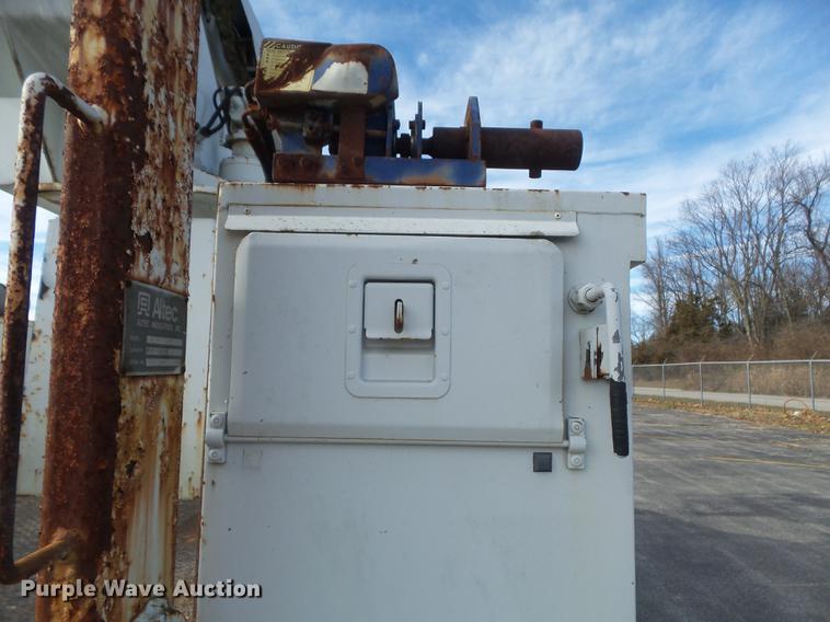 image for item DB6269 2000 Ford F650 Super Duty XL bucket truck