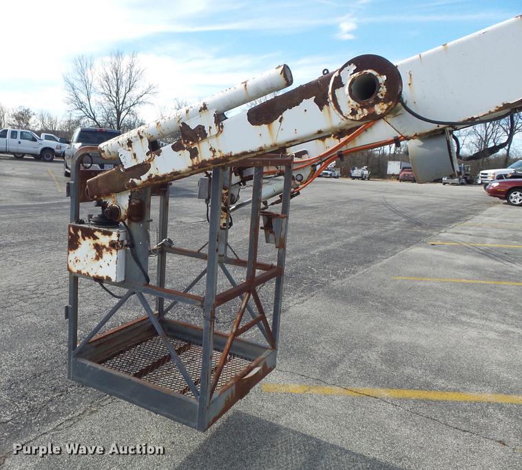 image for item DB6269 2000 Ford F650 Super Duty XL bucket truck