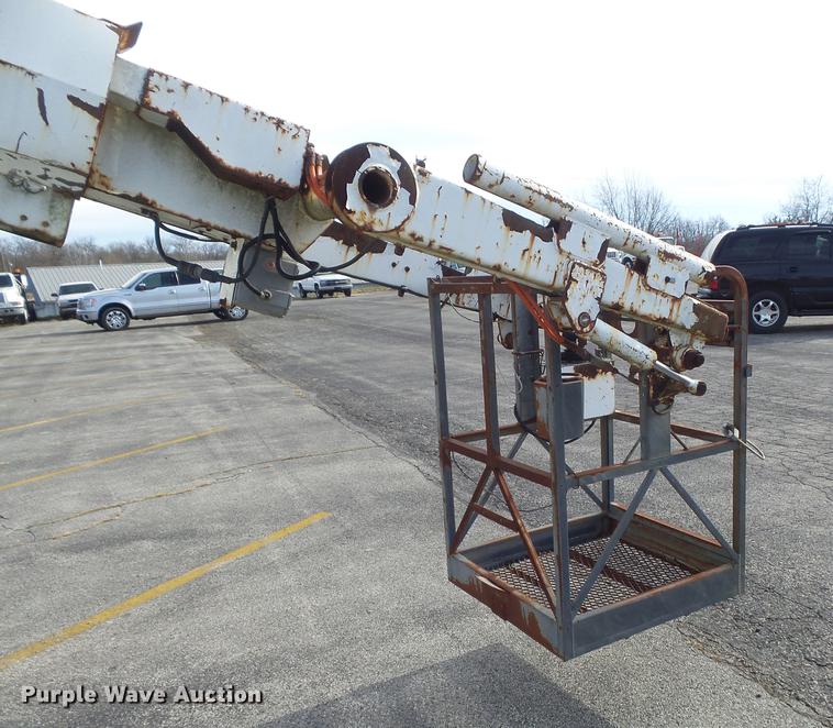 image for item DB6269 2000 Ford F650 Super Duty XL bucket truck