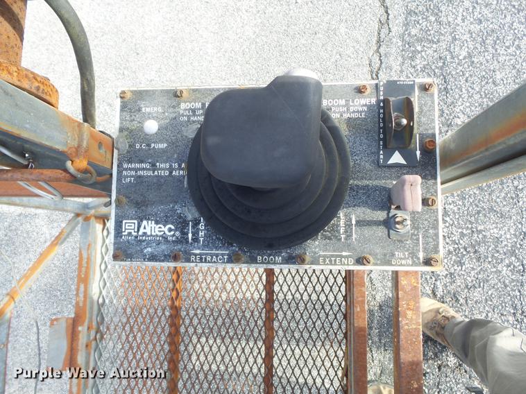 image for item DB6269 2000 Ford F650 Super Duty XL bucket truck