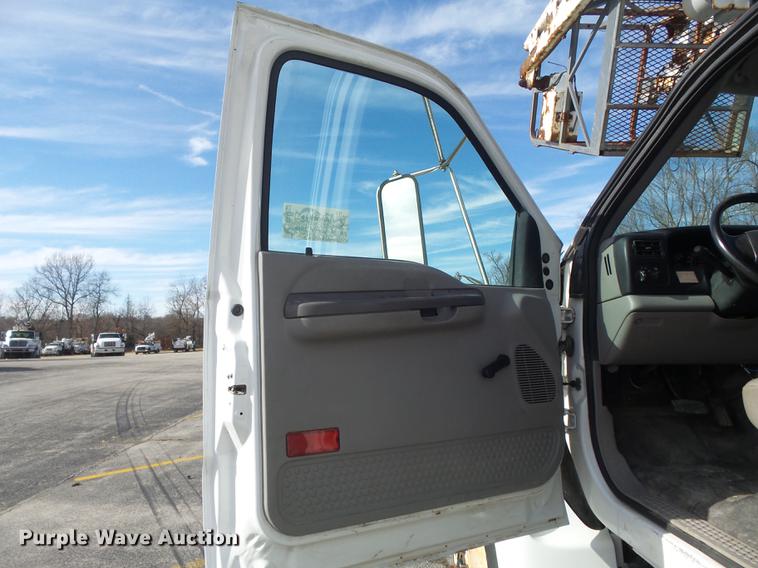 image for item DB6269 2000 Ford F650 Super Duty XL bucket truck
