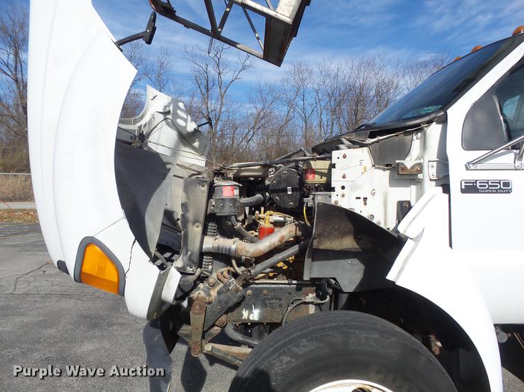 image for item DB6269 2000 Ford F650 Super Duty XL bucket truck