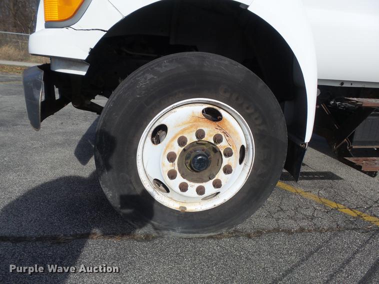 image for item DB6269 2000 Ford F650 Super Duty XL bucket truck