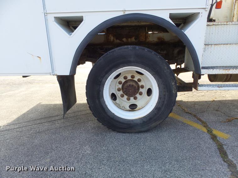 image for item DB6269 2000 Ford F650 Super Duty XL bucket truck