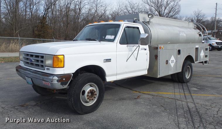 image for item DB6270 1991 Ford F450 Super Duty fuel truck