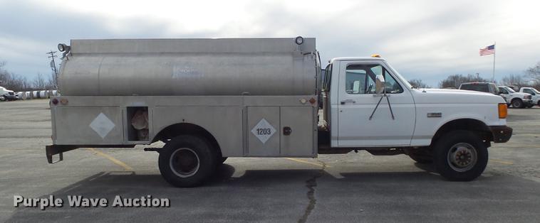 image for item DB6270 1991 Ford F450 Super Duty fuel truck