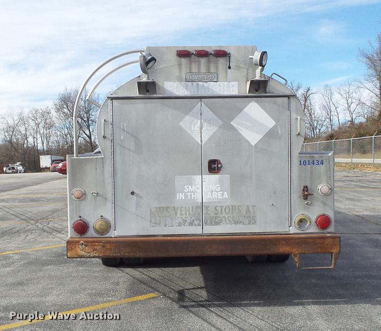 image for item DB6270 1991 Ford F450 Super Duty fuel truck