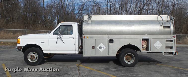 image for item DB6270 1991 Ford F450 Super Duty fuel truck