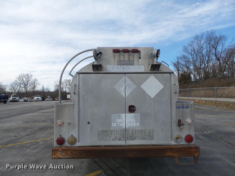 image for item DB6270 1991 Ford F450 Super Duty fuel truck